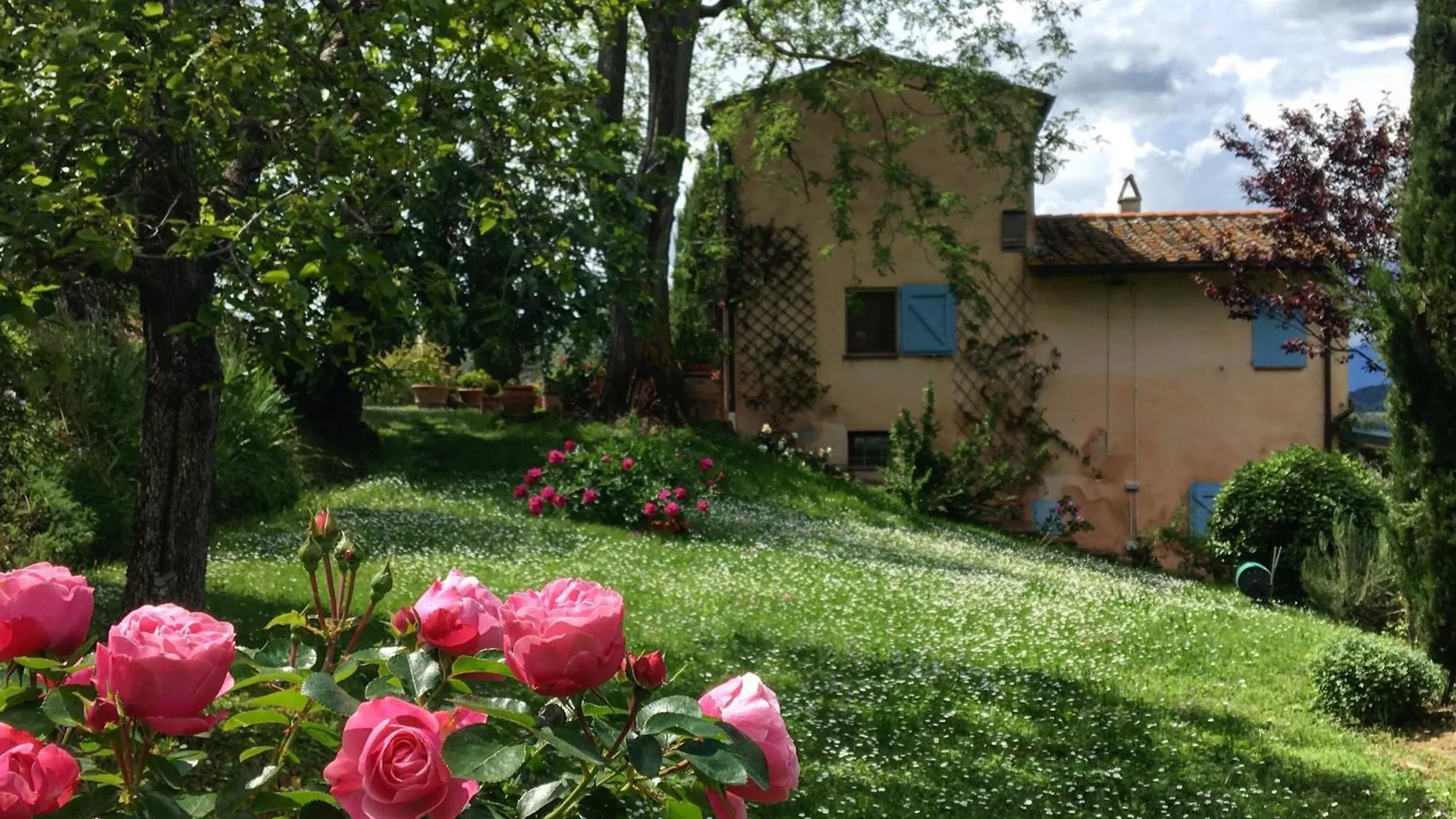 Appartamento Con Terrazza Privata E Giardino Vicino A Pisa E Firenze contacts